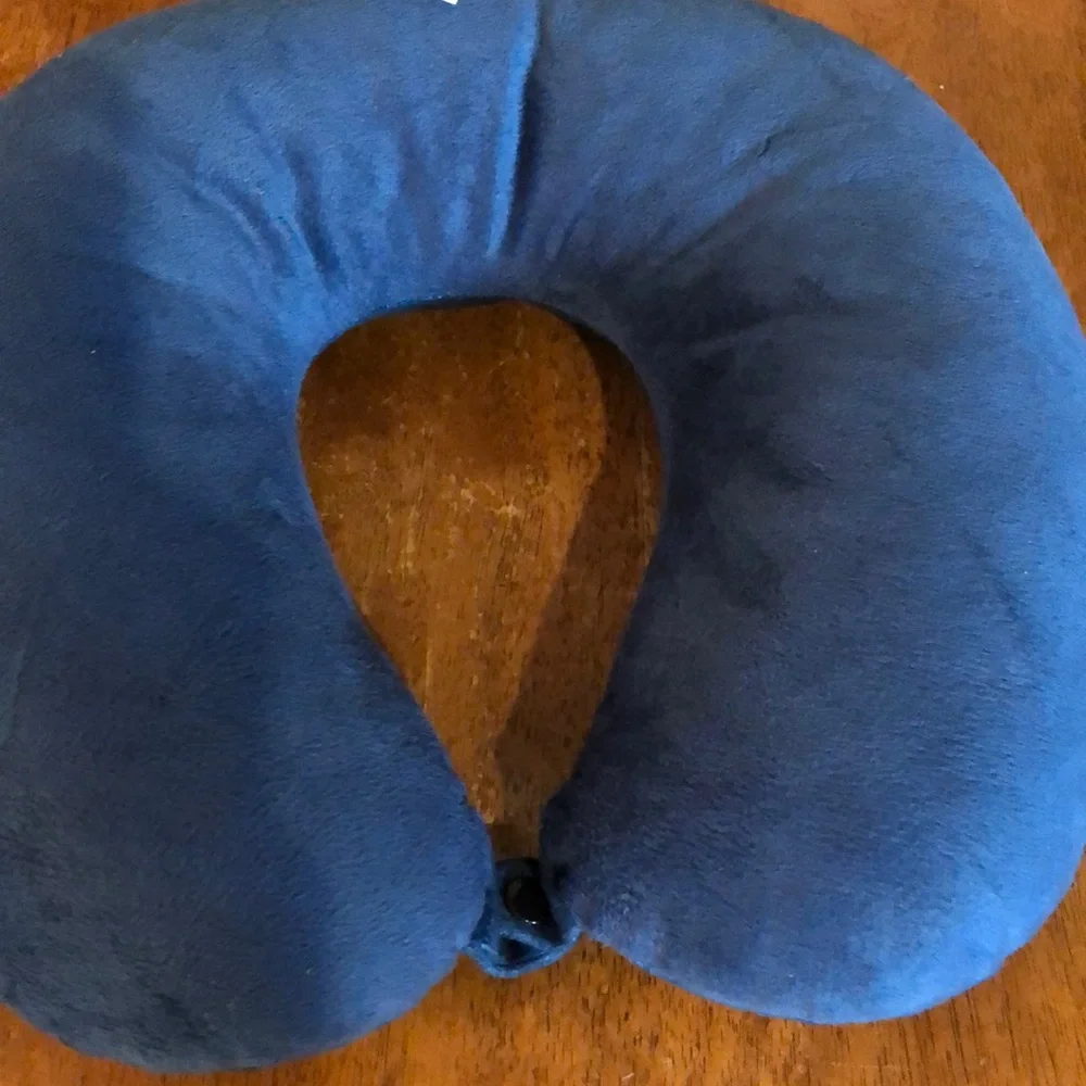 Official Major League Merchandise Boston Red Sox Snowman Travel Pillow NWOT - Picture 2 of 6